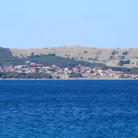 Apartment By The Sea - 19096